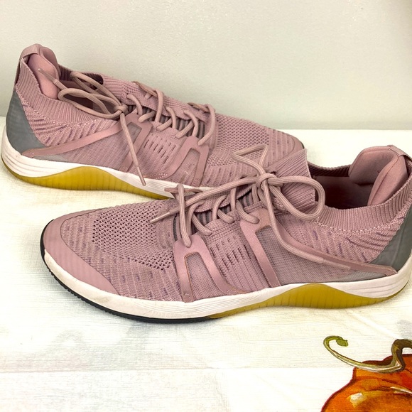 Oysho Sport Sneakers with Reflective Detail - Picture 2 of 10